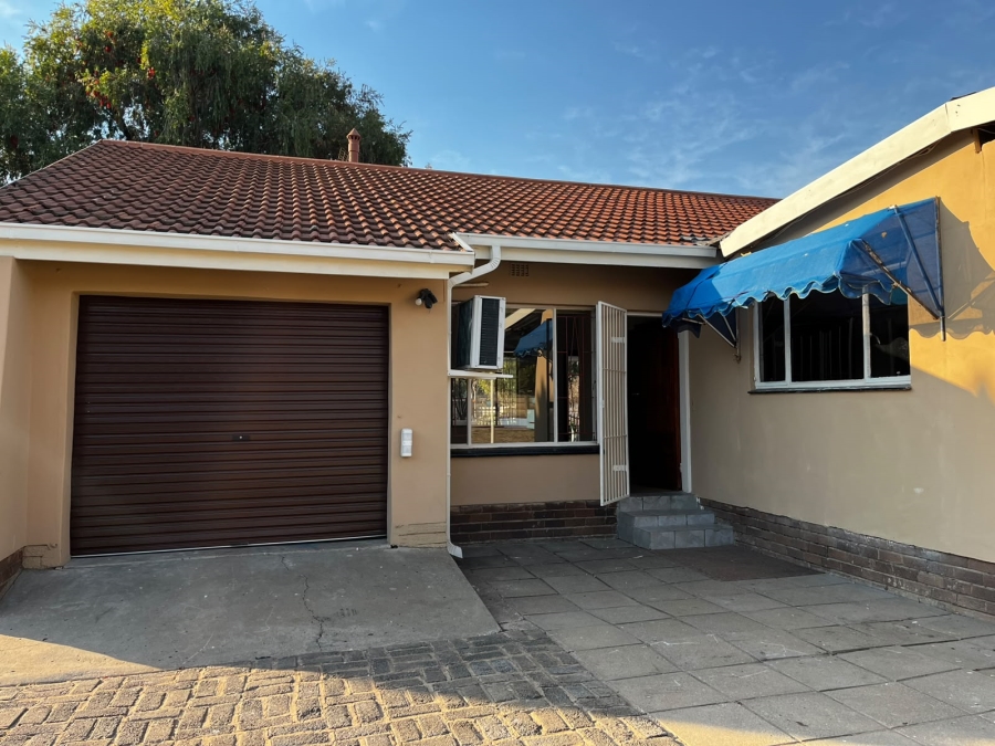 3 Bedroom Property for Sale in La Hoff North West